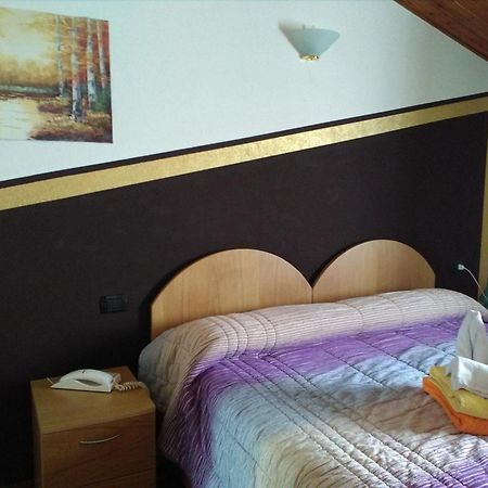 Hotel Pigna D'Oro Chiesa in Valmalenco Eksteriør bilde