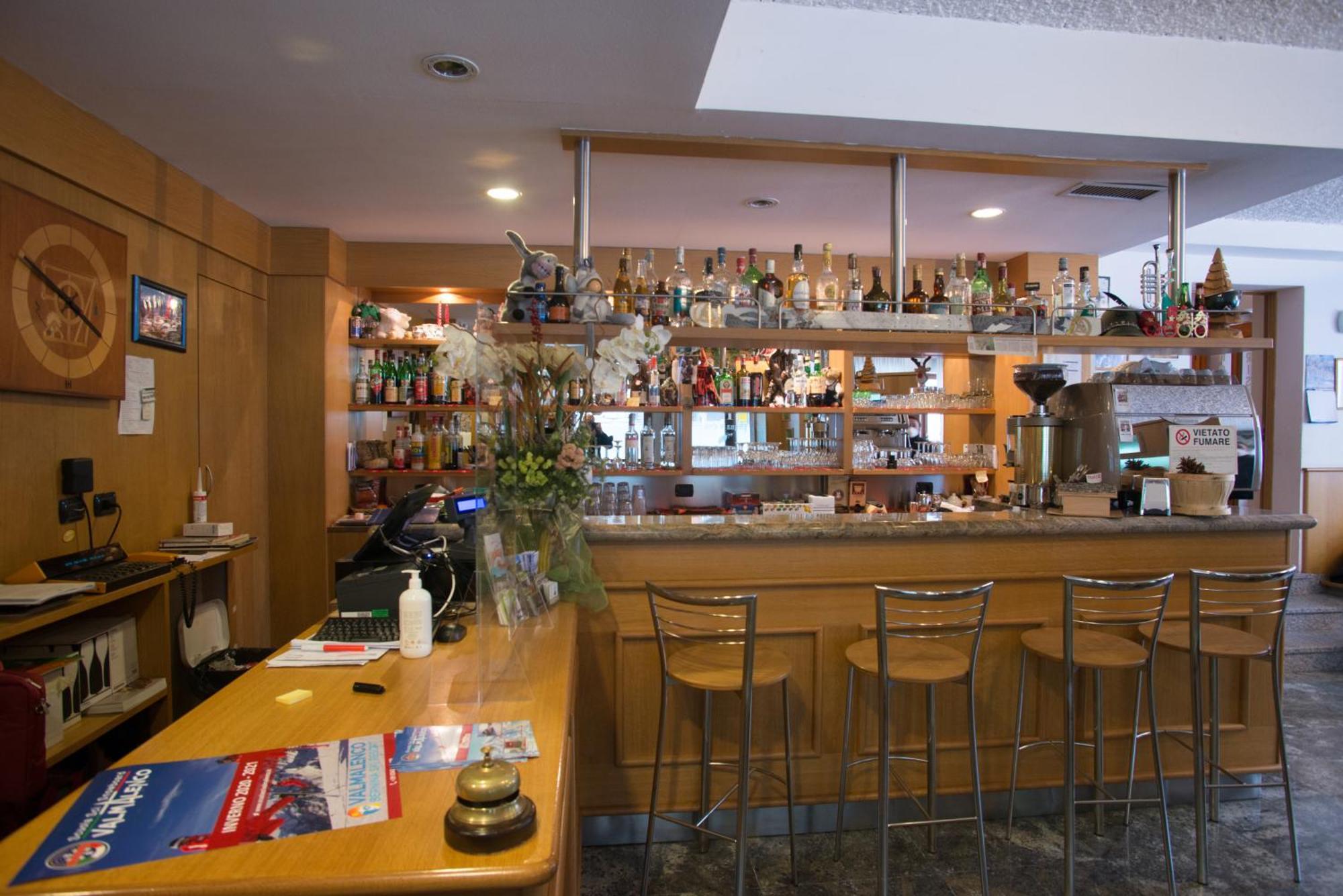 Hotel Pigna D'Oro Chiesa in Valmalenco Eksteriør bilde